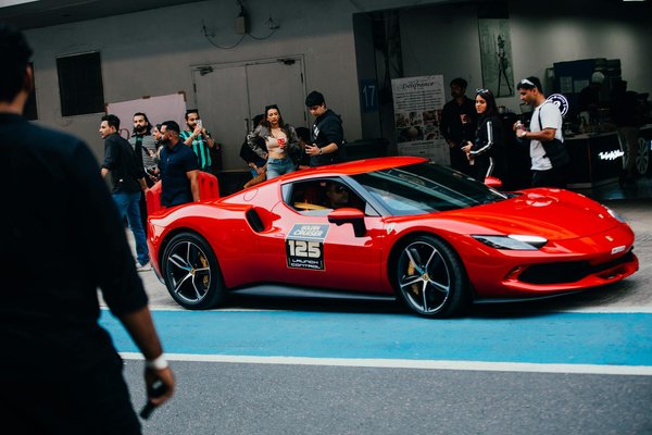 Comment les systèmes de détection de piétons fonctionnent-ils en milieu urbain dense?